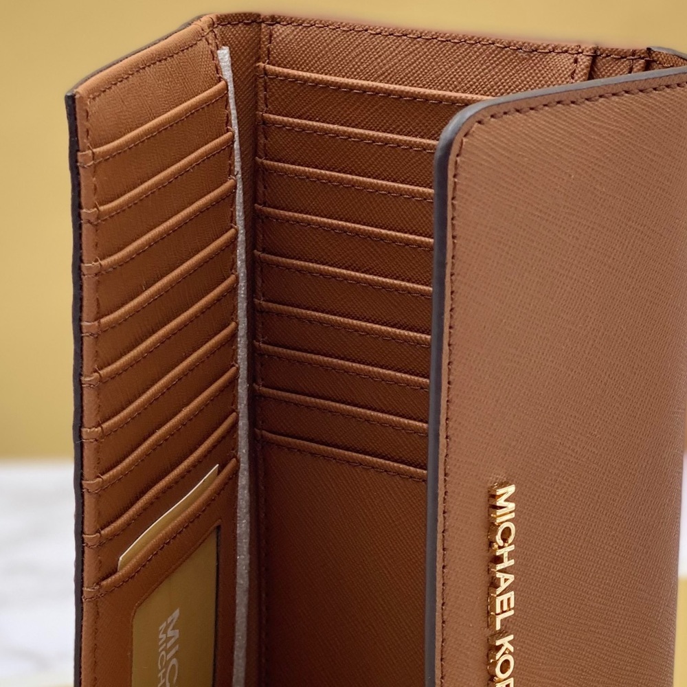 Michael Kors Trifold Wallet Luggage - Picture 6 of 9
